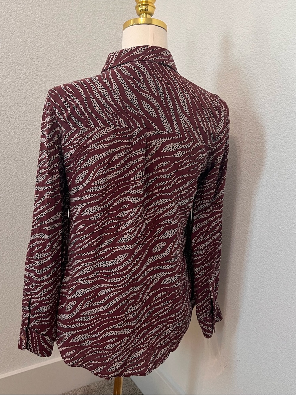 Boden 100% Silk Zebra Print Blouse Burgundy Button Front Long Sleeve Size 4 - Picture 9 of 11